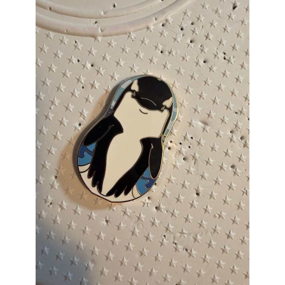SEA WORLD NESTING DOLLS MYSTERY COLLECTION ORCA WHALE PIN
